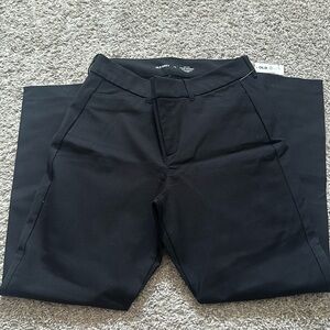 Old Navy Pixie Skinny
Secret Smooth Pockets 
NWT 
Black